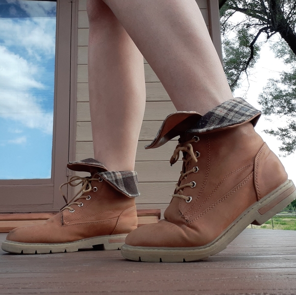 Brown Lace-Up Adventure and Hiking Boots - Picture 3 of 5